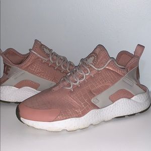 Nike huaraches women’s size 10